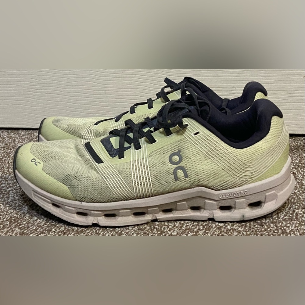 On Cloud Cloudgo Sneakers for men Size 10.